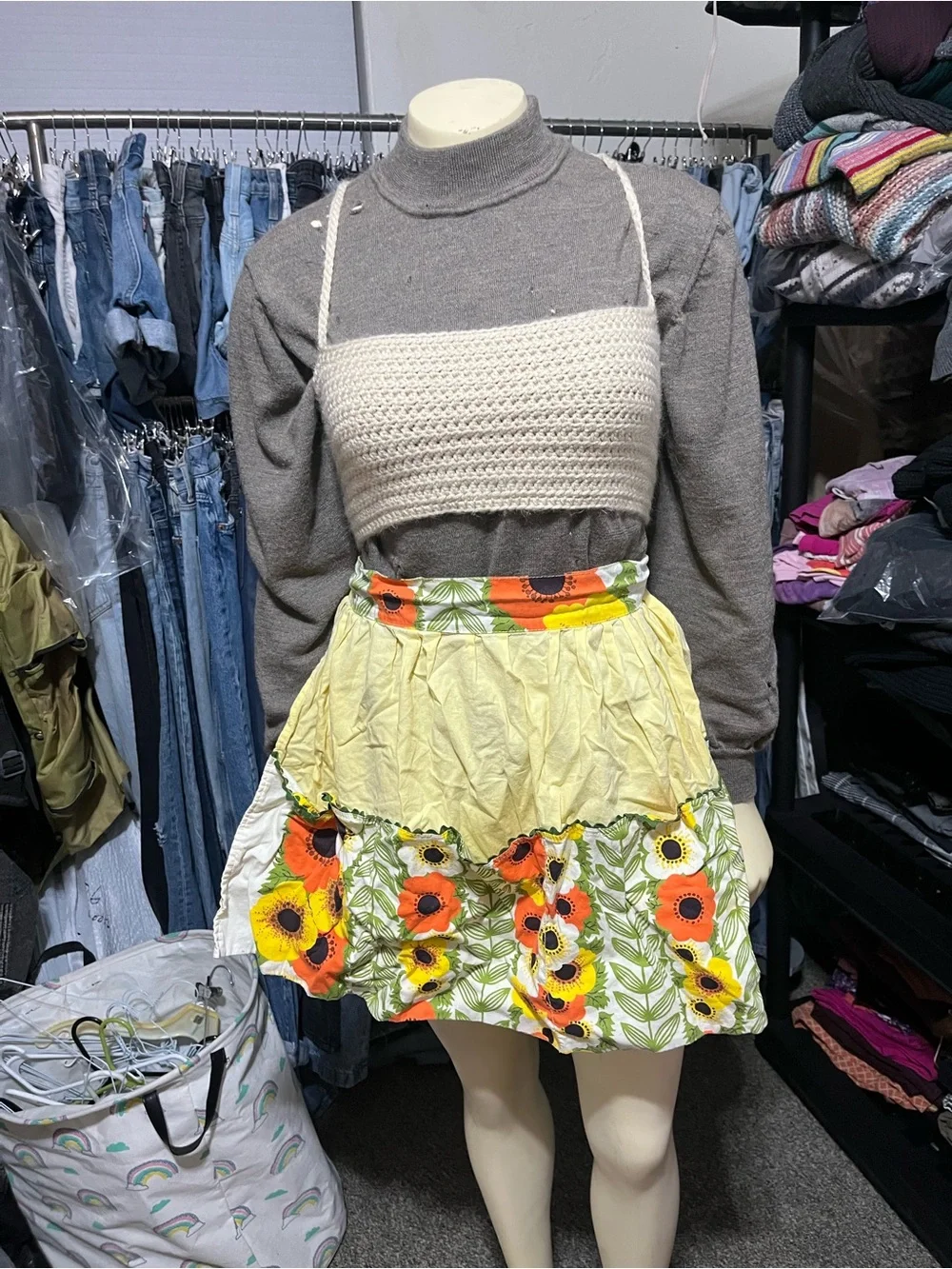 Vintage Kitchen Apron w/ Pockets Tie Back Floral Yellow Tiered Mini Skirt Style
